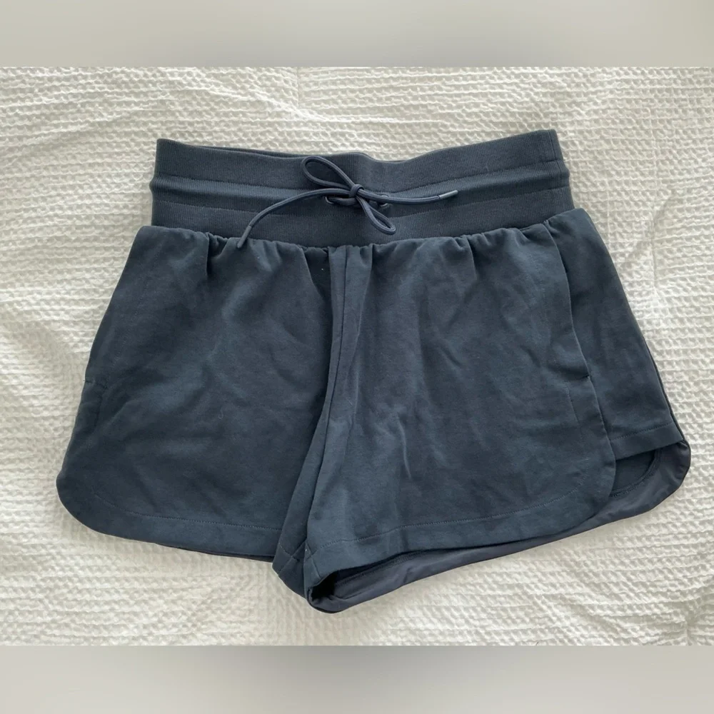 Oldnavy Active Dynamic Fleece Shorts - Picture 2 of 10